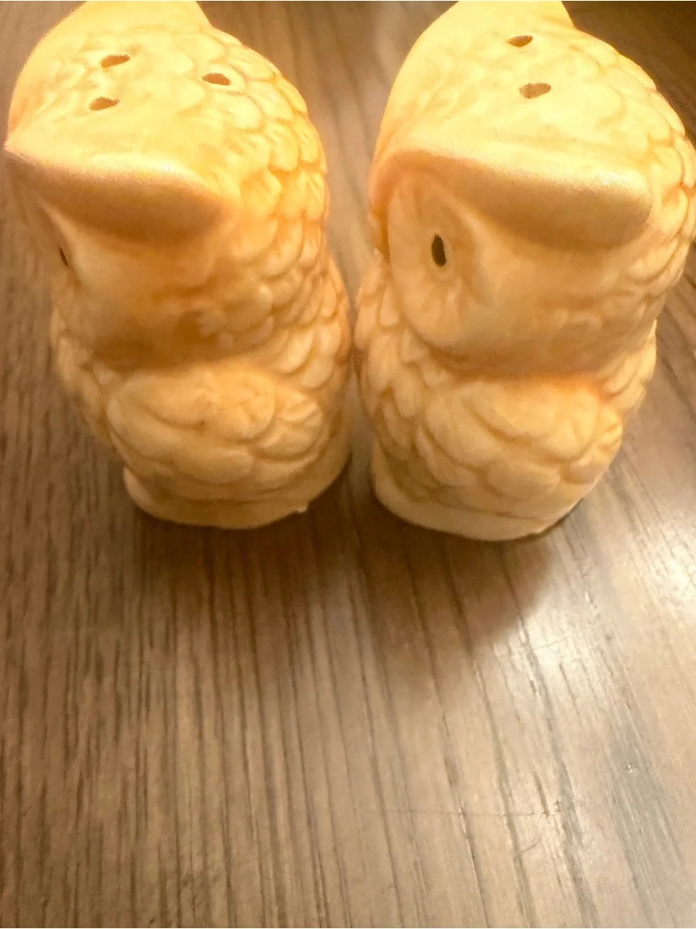 Ceramic Owl Salt and Pepper Shaker Set - Creamy yellowish. Grandmacore.